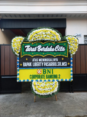Papan Bunga Duka di Hamparan Perak