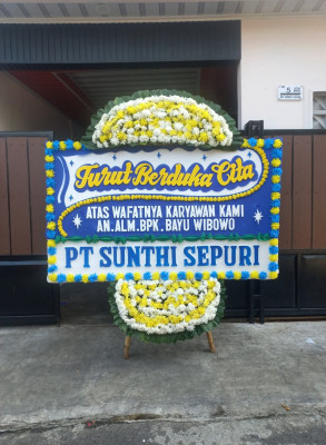 Papan Bunga Duka di Hamparan Perak