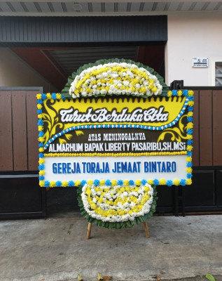Papan Bunga Duka di Hamparan Perak