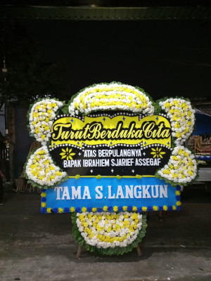 Papan Bunga Duka di Hamparan Perak