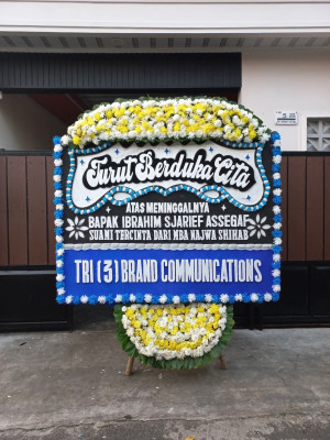 Papan Bunga Duka di Hamparan Perak